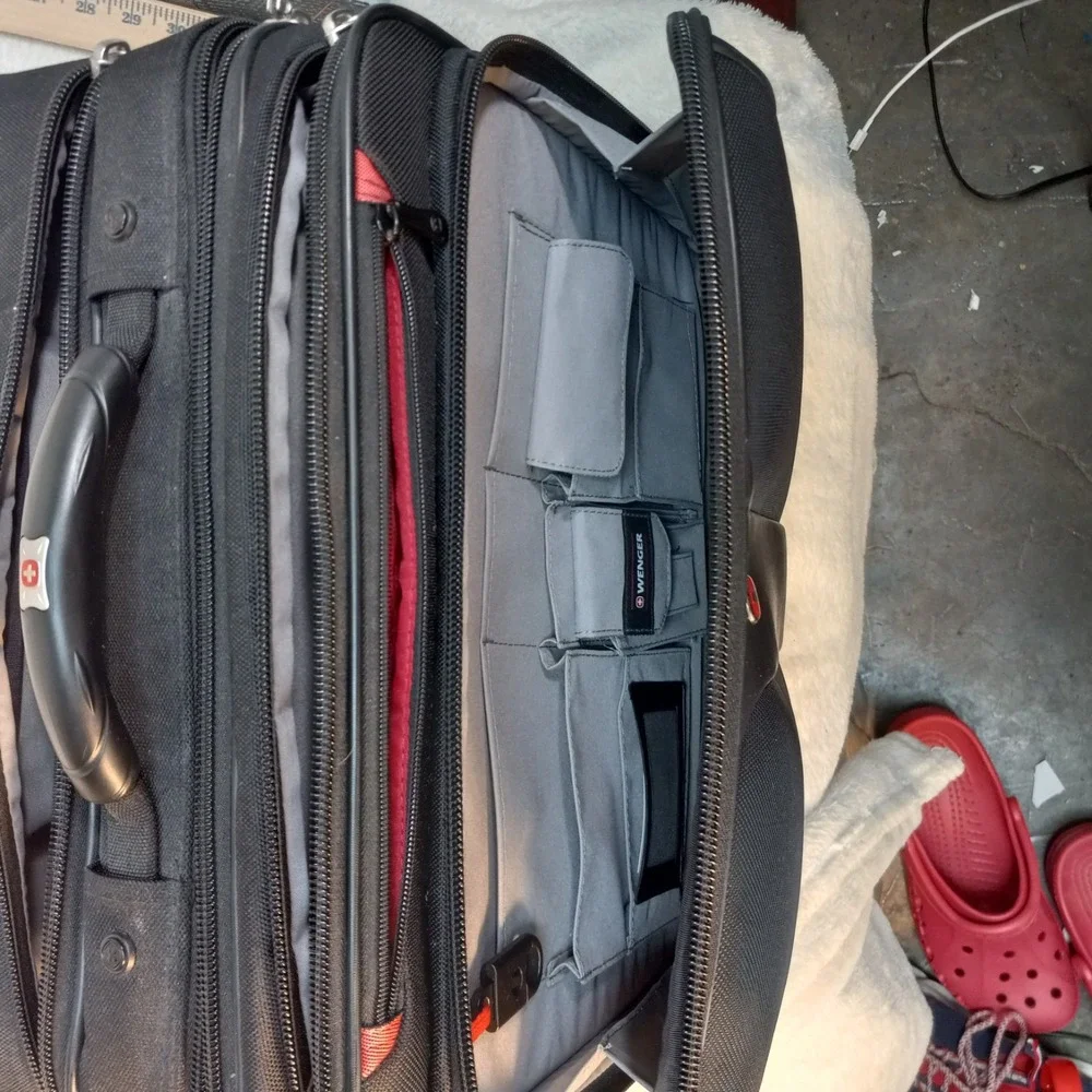 Wenger Swiss Gear Rolling Travel Carry On Laptop Briefcase Bag 17 X 14 Inch